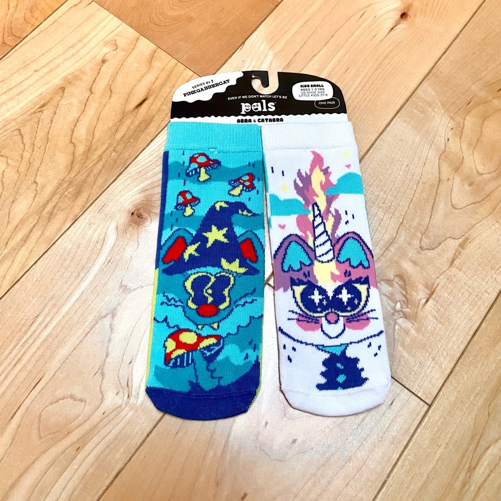 Pals and Pinkgabbercat magic cats mismatched socks for toddlers - unicorn wizard